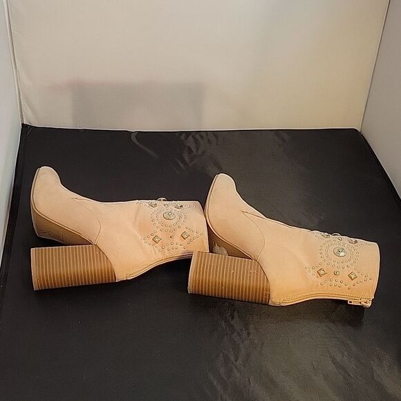 FOREVER 21 WOMEN"S FAUX SUEDE HEELED ANKLE BOOTS - Picture 6 of 11